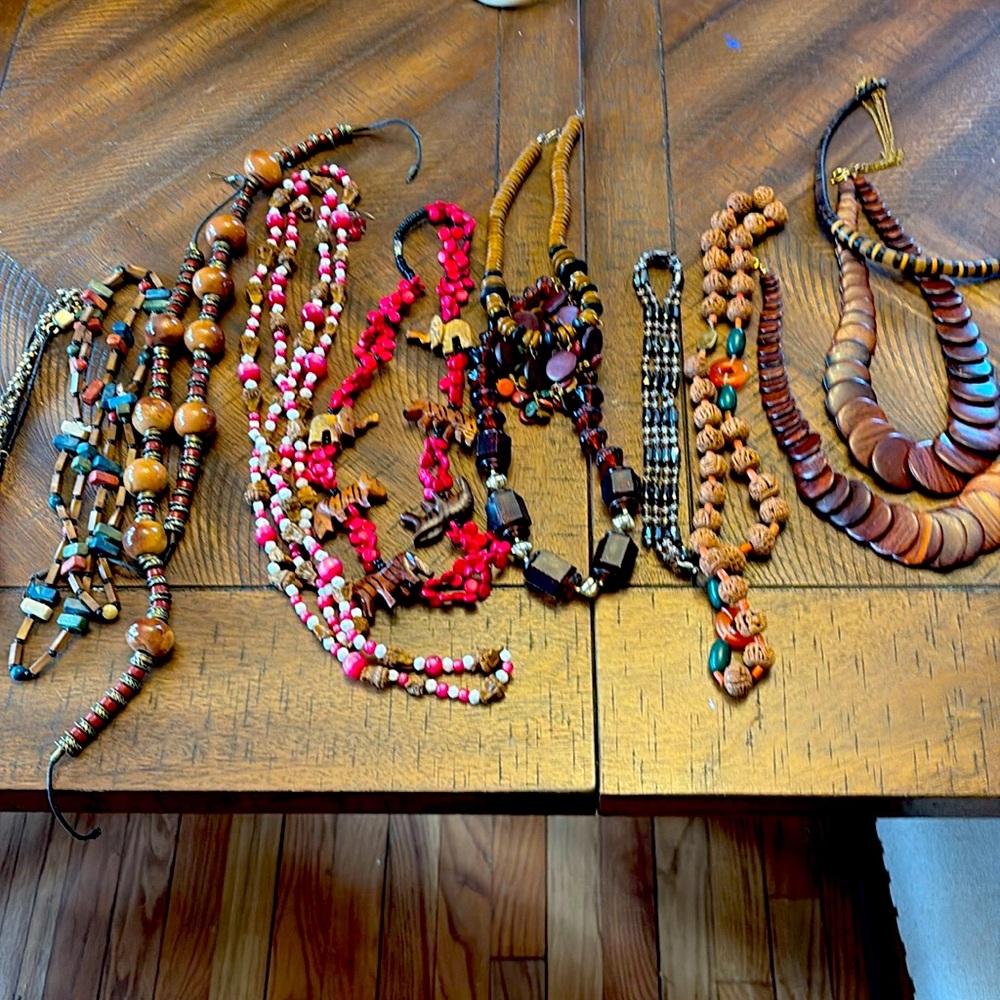 13 Brown and wooden necklaces